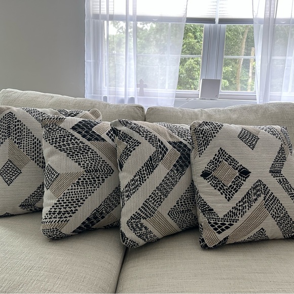 Brand NEW Couch Pillow Set - Picture 2 of 4